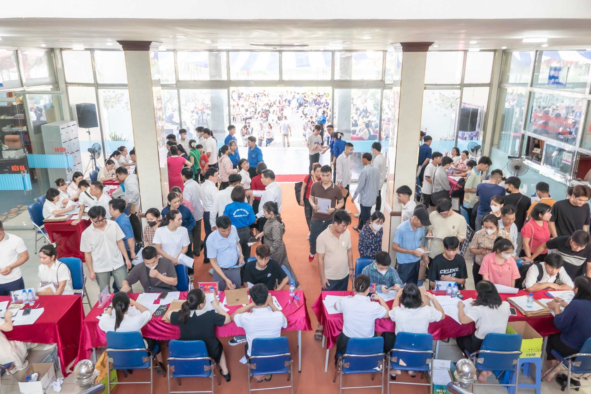 NGÀY HỘI NHẬP HỌC RỘN RÀNG TẠI TRƯỜNG ĐẠI HỌC THÁI BÌNH